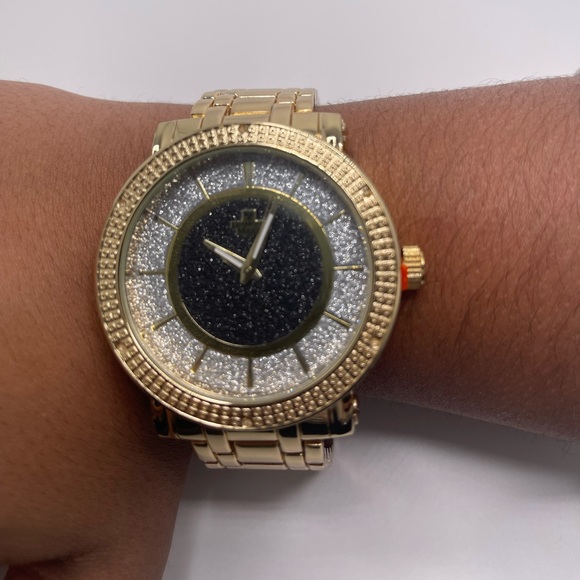 Luxury Meets Affordability: Stunning Real Diamond Watch! - Picture 3 of 4